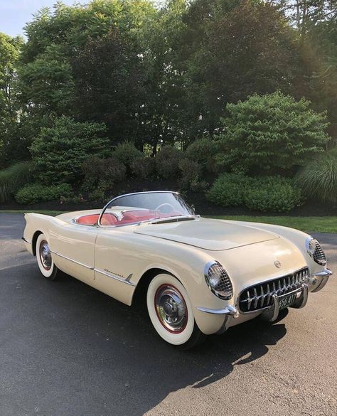 Old Classic Cars Vintage, Old Fashion Cars, 80s Cars, Carros Retro, Carros Vintage, Old Vintage Cars, Corvette For Sale, Getaway Car, Best Classic Cars