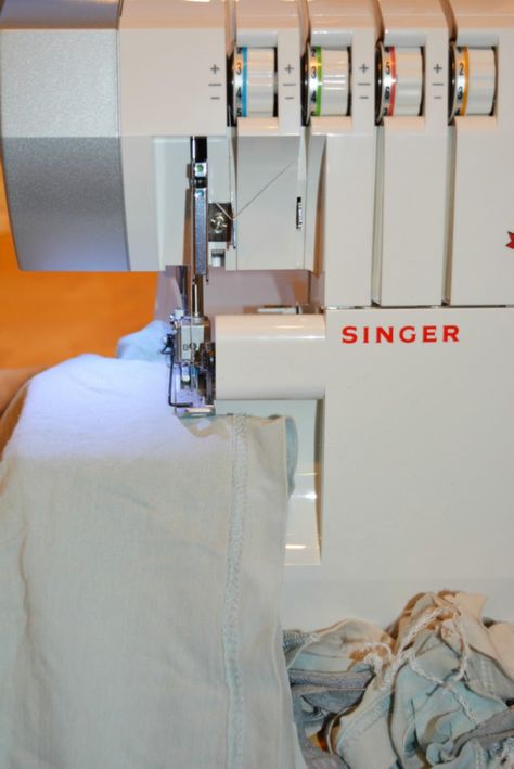 Learn something new - mastering my overlocker 1 Overlocker Tips, Overlocker Projects, Singer Overlock, Sewing Serger, Singer Serger, Serger Tutorial, Serger Machine, Serger Projects, Serger Tips