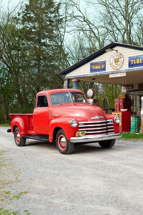 Old Red Truck, Vintage Chevy Trucks, American Pickup Trucks, Station Service, Vintage Pickup Trucks, Old Pickup, Jeep Pickup, Old Pickup Trucks, Antique Trucks