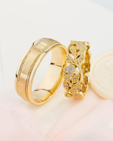 Time to say ‚I do’ to stunning wedding rings that won’t break the bank! 💍✨ Dive into our collection and discover unique models that’ll steal your heart and capture your style. Whether you’re into classic elegance or trendy twists, we’ve got something to match your vibe. #wedding #weddingring #weddingrings #weddingband #weddingbands #weddingringset Wedding Bands With Diamonds, Yellow Gold Wedding Set, Unique Wedding Band Sets, His And Her Wedding Rings, Couple Ring Design, Couples Wedding Bands, Set Couple, 14k Gold Wedding Band, Matching Wedding Rings