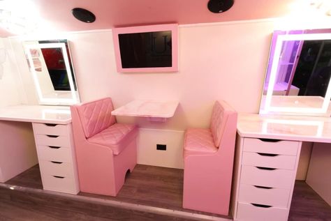 | SPA GAMING Mobile Nail Salon, Mobile Beauty Salon, Spa Games, Epoxy Tables, Mobile Nails, Mobile Beauty, Gaming System, Makeup Station, Grass Wall