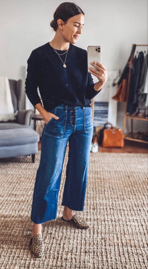 Flared Cropped Jeans Outfit, Cropped Wide Leg Jeans Outfit Winter, Wide Leg Cropped Jeans Outfit, Wide Leg Jeans Outfit Fall, Wide Leg Jeans Winter, Natalie Borton, Cropped Jeans Outfit, Wide Leg Outfit, Jean Levis