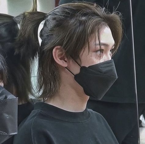 Long Hair Styles Men Ponytail, Felix Brown Hair, Guys With Ponytails, 3am Aesthetic, Hairstyle Buns, Tomboy Makeup, Long Hair Ponytail, Half Ponytail, Bangs Long