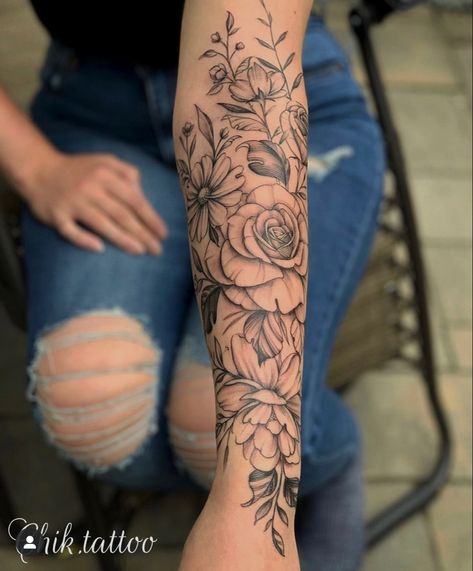 Robin Sleeve Tattoo, Tattoo Placement Ideas For Women, Flower Tattoo Forearm, Tattoo Placement Ideas, Half Sleeve Tattoos Forearm, Tattoos Infinity, Feminine Tattoo Sleeves, Western Tattoos, Floral Tattoo Sleeve