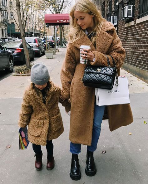 Mini Trend: Teddy Bear Coats for Wintertime :: This Is Glamorous Teddy Coat Street Style, Teddy Bear Coat Outfit, Teddy Bear Coats, Teddy Coat Outfit, Winter Workwear, Europe 2023, Winter Coat Outfits, Teddy Bear Coat, Puffer Coats