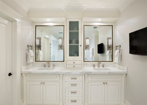 20 Classy and Functional Double Bathroom Vanities | Home Design Lover Small Bath Design, Master Vanity, Long Bathroom, Makeover Kamar Mandi, Master Bath Design, Ideas Baños, Best Kitchen Design, Bad Inspiration, Master Bath Remodel