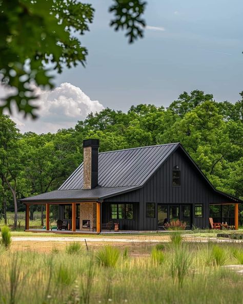 Cool Farmhouse Ideas, Navy And Black House Exterior, Black And Copper House, Lake House Siding, Red Iron Building Homes, Moody Barndominium, Metal House Siding, Metal House Exterior, Black Pole Barn House