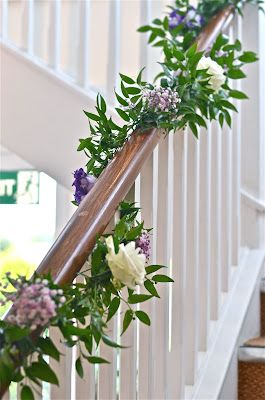 Bannister foliage Wedding Staircase Decoration, Wedding Stairs, Wedding Staircase, Majlis Perkahwinan, Staircase Decor, Stair Decor, Wedding Scene, Garland Wedding, Deco Floral