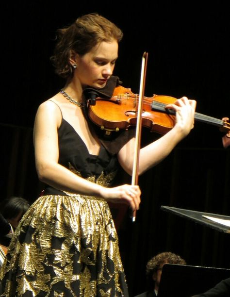 Hilary Hahn Violin Senior Pictures, Hilary Hahn, Violin Photography, Musician Photography, Learn Violin, Violin Lessons, Violin Bow, Music Images, Inspiring People