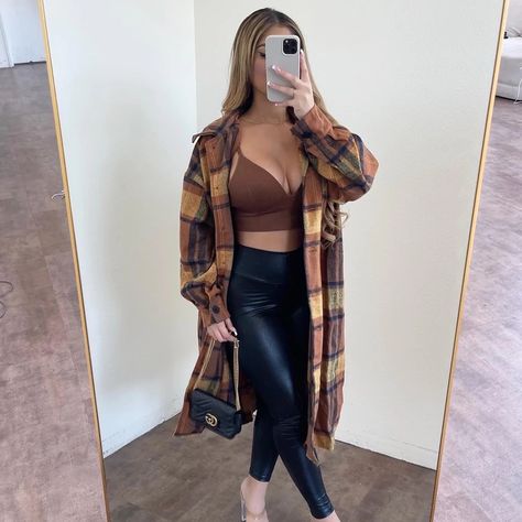 Gorgeous Oversized Flannel In Super Cute Autumn Color Combo Material 100% Polyester. Model Wearing Size Small Model Height '5"2 Birthday Dinner Outfit Fall, Brown Denim Jacket, Cute Autumn, Oversized Flannel, Cami Crop Top, Cute Simple Outfits, Denim Coat, Color Combo, Elegant Outfit