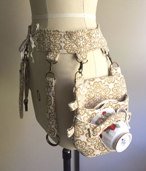 Steampunk Utility Belt, Teacup Holster, Steam Punk Diy, Steampunk Belt, Mode Steampunk, Steampunk Crafts, Diy Kostüm, Style Steampunk, Steampunk Cosplay