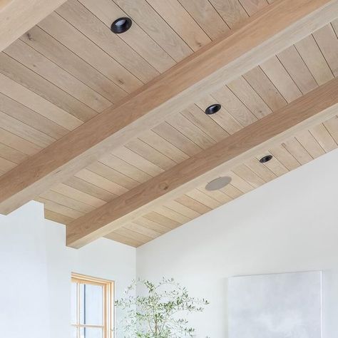 Dagan Design & Construction Inc / Dagan Koffler on Instagram: "Ceiling envy… We can’t get over this custom milled raw sawn white oak ceiling! Build - @dagandesign Designer - @studiomcgee Architect - @ericolsendesign Photo - @ryangarvin #livingroomdesign #livingroomdecor #livingroom #livingroomideas #livingroominspo #livingroomstyle #beams #oakceiling #oakflooring #oakwindows #plaster #plasterfireplace #vaultedceiling #leatherchair #leatherchairs #scandanaviandesign #rug #interiordesign #coffe White Oak Ceiling, Oak Ceiling, Vaulted Ceiling Beams, Vaulted Ceiling Ideas, Wood Plank Ceiling, Pitched Ceiling, Vaulted Ceiling Living Room, Shiplap Ceiling, White Beams