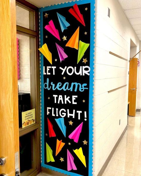 School Office Door Decorations, Dream Big Bulletin Board, School Office Door Decorating Ideas, Dream Big Bulletin Board Ideas, Door Decoration For Kindergarten, Class Door Decoration Ideas High School, Classroom Door Decorations Ideas, Kindergarten Door Decorations, Teachers Day Board Decoration Ideas