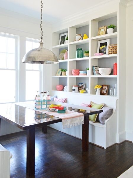 Clever Ways to make the Most of a Small Dining Room Bookshelves Kitchen, Kitchen Banquette, Banquette Seating, Kitchen Nook, Floor Seating, Built In Bookcase, Dining Nook, Dining Room Small, Tiny Kitchen