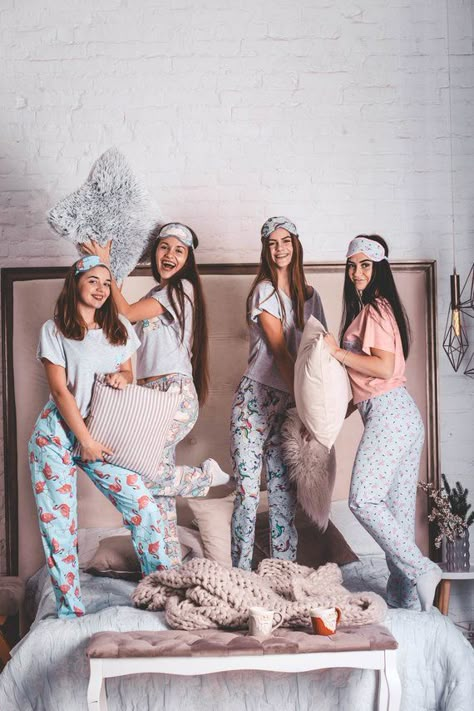 Stylish Homewear, Salvatore Sister, Pajama Party Outfit, Pijama Party, Bridesmaid Photoshoot, Girl Sleepover, Funny Unicorn, Party Photoshoot, Girls Night Party