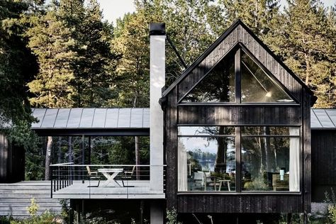 Swedish Summer House Combines Japanese Simplicity with Scandinavian Cottage Traditions 9 Scandinavian Summer House, Scandinavian Exterior, Swedish Summer House, Scandinavian Exterior Design, Wooden Homes, Swedish Architecture, Scandinavian Cottage, Scandinavian Design Style, Stockholm Archipelago