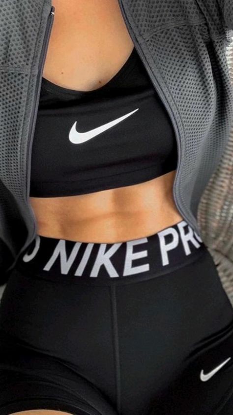 Sport Shorts Outfit, Cute Sport Outfits, Outfits Athletic, Estilo Fitness, Cute Nike Outfits, Gym Clothes Women, Fitness Inspiration Body, Workout Attire, Sporty Outfits