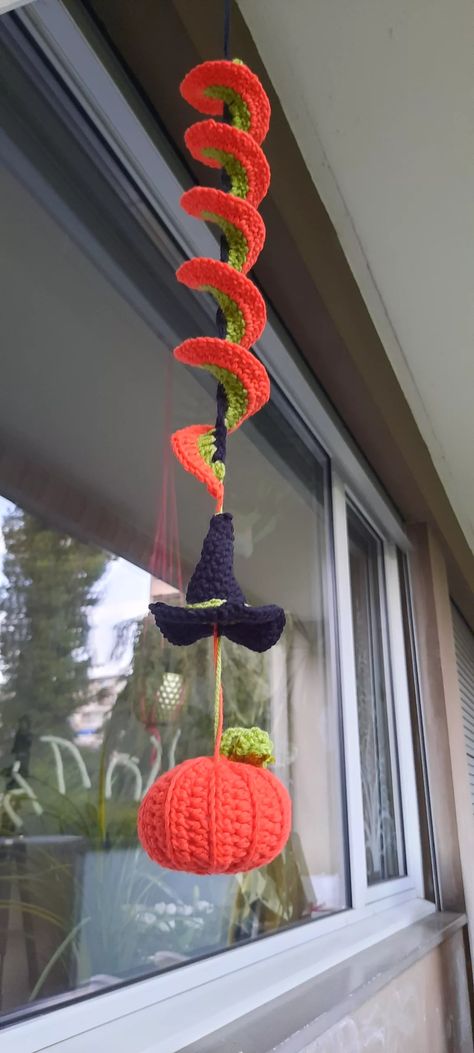 Crochet Halloween Wind Spinner, Crochet Sun Catcher, Halloween Crochet Ornaments, Crocheted Wind Spinners Free Pattern, Halloween Mobile Craft, Crochet Windchime, Spiritual Crochet Patterns Free, Crochet Wind Spinners Free Pattern, Crochet Wind Spinners Diy How To Make