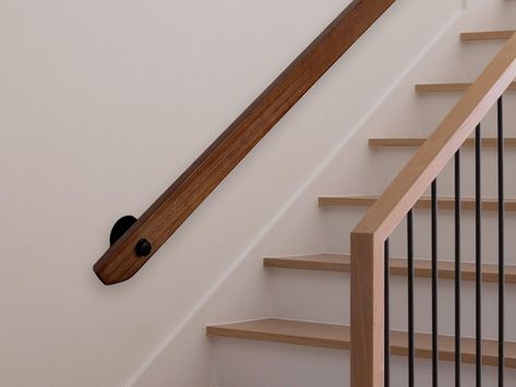 This product is made of high quality wood and raw steel materials to ensure a strong and beautiful handrail. 🔨 Carefully crafted Every part of our staircase handrail is carefully designed and crafted, blending traditional craftsmanship with modern aesthetics, showing a perfect blend of classic and contemporary. 🏡 Unique style The warm texture of the wooden handrail contrasts with the cool lines of the raw steel brackets, bringing a rustic yet stylish industrial style to your home or commercial Handrail Design For Stairs, Mid Century Handrail, Wooden Banisters And Railings, Wooden Staircase Railing Modern, Simple Stair Railings, Modern Farmhouse Stair Railing, Staircase Handrail Ideas, Hand Rails For Stairs Modern, Wall Stair Railing