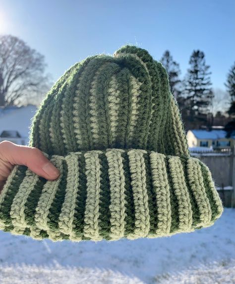 Crochet Hat Pattern Two Colors, Where’s Waldo Crochet Hat, Crocheting A Beanie, Two Tone Beanie Crochet Pattern, 2 Tone Beanie, Beanie Ideas Crochet, Crochet Stripe Hat, 2 Tone Crochet Beanie, Crochet Beanie 2 Colors