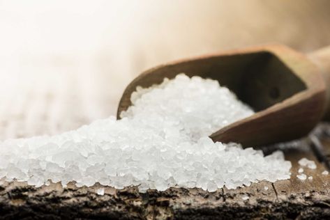 Salt has been used to kill weeds since the early days of ancient Rome. The ancient city of... Kill Weeds Naturally, Healthy Salt, Killing Weeds, Kill Weeds, Salt Rock, Top 10 Home Remedies, Garden Remedies, Pasta Fatta In Casa, Table Salt