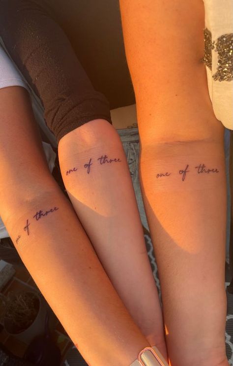 Three Sister Tattoos, Matching Tattoos For Siblings, Group Tattoos, Friendship Tattoo, Cousin Tattoos, Maching Tattoos, Tattoos Aesthetic, Matching Friend Tattoos, Cute Matching Tattoos