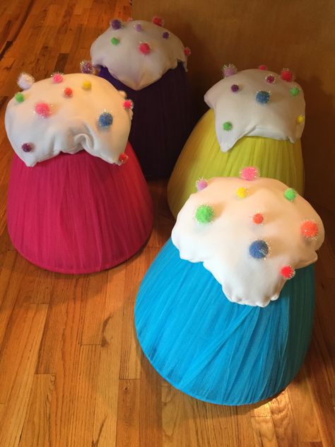 DIY Giant Gumdrop Chairs – DIY Party & Crafts Gumdrop Decorations, Cookie Decorating Station, Christmas Parade Floats, Yule Celebration, Diy Party Crafts, Gum Drop, Art Activities For Toddlers, Giant Candy, Birthday Party Decorations Diy