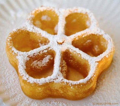 Country Fair Waffle Sugar Waffles Recipe, Rosettes Cookie Recipe, Rosette Recipe, Rosette Cookies, Pizzelle Recipe, Waffle Iron Recipes, State Fair Food, Waffle Cookies, Carnival Food