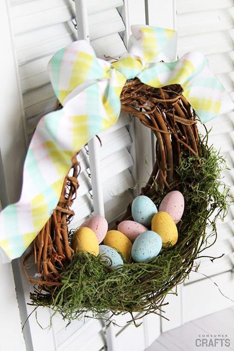 Easter Wreath Diy Dollar Stores, Easter Wreath Craft, Simple Easter Decor, Diy – Velikonoce, Diy Osterschmuck, Easter Mesh Wreaths, Egg Wreath, Easter Spring Wreath, Easter Wreath Diy