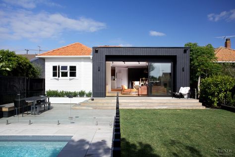 Contemporary black box addition to older home House Facade Renovation, Facade Renovation, Architecture Kitchen, Weatherboard House, Trendy House, House Facade, Modern Extension, Backyard Renovations, Opposites Attract