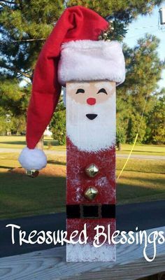 4 x 4 Wood Fence Post Santa. Would look really super cute as a snowman Wood Fence Post, Pallet Frames, Diy Santa, Santa Crafts, Pallet Christmas, Christmas Decorations Diy Outdoor, Winter Ideas, Christmas Wood Crafts, Fence Post