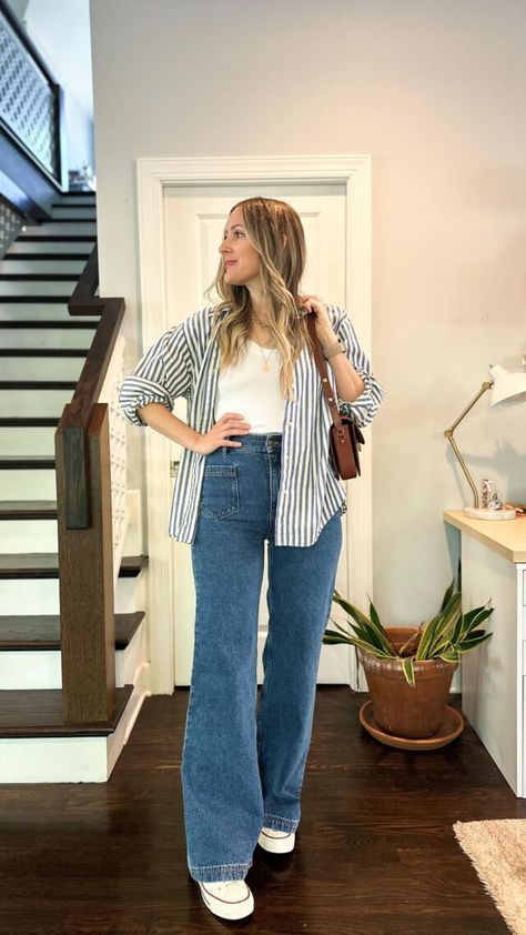 Ootd Jeans High Waist, Flare High Waisted Jeans Outfits, Wide Leg Jeans Button Down Shirt, Sneakers With Wide Leg Pants, Wide Leg Jeans Outfit Casual Sneakers, Wide Leg Jeans And Converse Outfit, Wide Leg Jeans With Oversized Shirt, Wide Leg Denim Outfit Winter, Wide Leg With Sneakers