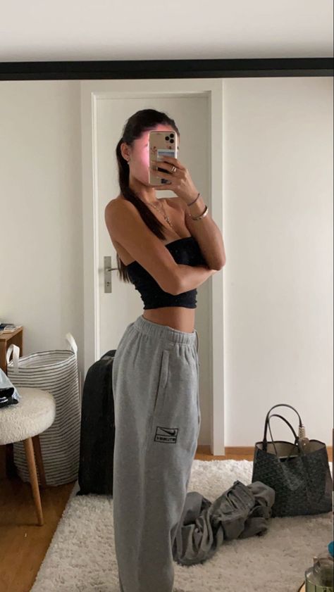 Stussy Sweatpants, Stussy Joggers, Jogger Fits, Workout Inspo, Summer Goals, Fit Inspo, Cozy Living, Comfy Outfits, Fitness Inspo