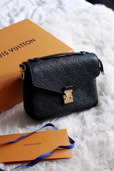 louis-vuitton-pochette-metis-Monogram-Empreinte-Leather-black-bag-review-2 Pochette Louis Vuitton, Sac Louis Vuitton, Louis Vuitton Pochette Metis, Louis Vuitton Pochette, Prada Handbags, Diy Schmuck, Vuitton Bag, Handbags Michael Kors, Hermes Birkin