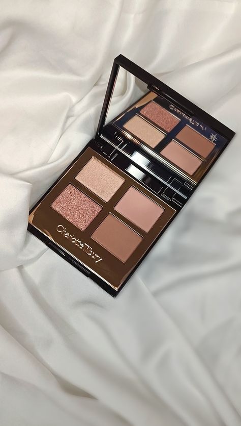 палетка теней от Шарлотт люкс Pallet Eyeshadow, Charlotte Tilbury Pillow Talk, Makeup Pallets, Bath And Body Works Perfume, High End Makeup, Pillow Talk, Charlotte Tilbury, Body Works, Bath And Body Works