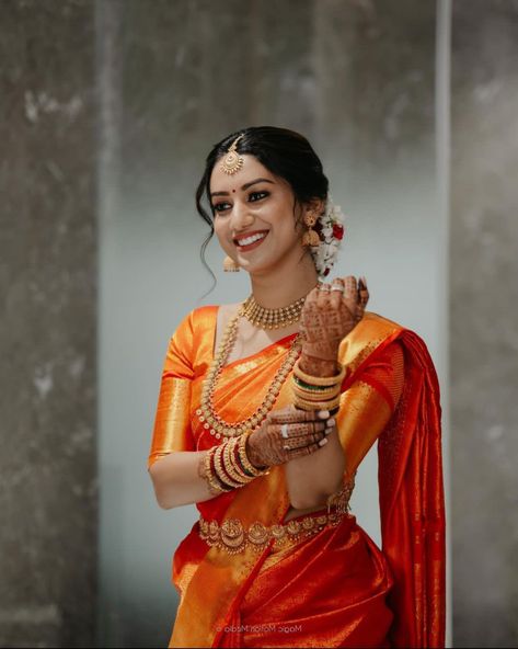 Telugu Bride Hairstyles, Tamil Wedding Hairstyle, Tamil Makeup, Indian Wedding Reception Outfits, Marriage Photoshoot, Saree Pic, South Indian Wedding Saree, Wedding Reception Outfit, Reception Outfits