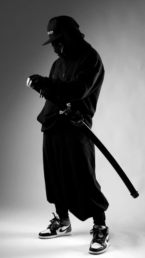 Dynamic Poses Swordman, Samurai Photoshoot, Shadow Walker, Cyberpunk Photoshoot, Modern Samurai, Futuristic Samurai, Fashion Souls, Techwear Fashion, Cyberpunk Clothes