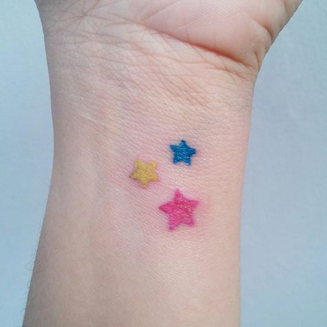 My very own girly tattoo :) pink, blue and yellow stars Pansexual Tattoo Ideas, Swaggy Tattoos, Pansexual Tattoo, Tattoo Claims, Outfit Oc, Small Cat Tattoo, Max Core, Copyright Tattoo, Girly Tattoo