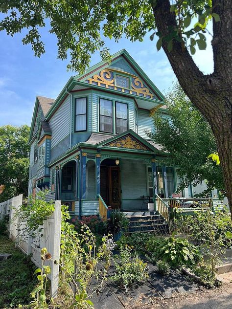 1887 Queen Anne Victorian For Sale in Minneapolis, Minnesota - OldHouses.com Queen Anne House Interior, Old House Exterior, Unfinished Attic, Queen Anne House, Historic Homes For Sale, Queen Anne Victorian, Under Contract, Minneapolis Minnesota, Historic Homes