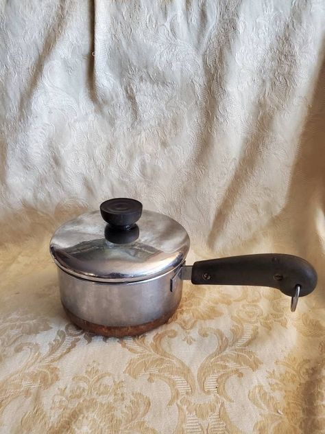 Antique Dishes Collectible, Antique Kitchen Gadgets, Antique Kitchen Utensils, Vintage Dishes Antiques, Vintage Kitchen Gadgets, Vintage Glassware Antiques, Vintage Kitchen Utensils, Revere Ware, Aged Copper