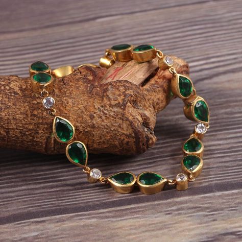 Green Stone Necklace Indian, Lightweight Jewellery, Gold Bracelet Simple, Zircon Bracelet, Green Stone Necklace, Gold Jewelry Simple Necklace, Pearl Necklace Designs, Gold Necklace Indian Bridal Jewelry, Indian Jewellery Design Earrings