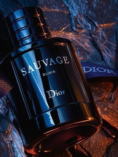 Drinks Pictures, Perfume Luxury, Alcoholic Drinks Pictures, Best Perfume For Men, Creative Advertising Photography, Fragrance Photography, Expensive Perfume, Perfume Photography, Dior Perfume