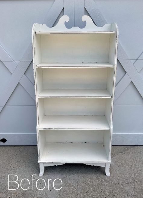 Book Shelf Redo, Bookcase Redo Ideas, Small Bookshelf Makeover, Diy Vintage Bookshelf, Bookshelf Diy Makeover, Bookcase Makeover Diy, Small Bookcase Makeover, Bookshelf Refurbish Ideas, Bookshelf Makeover Diy