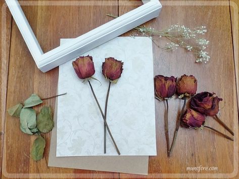 Dried Rose Shadow Box - simple but beautiful way to display dried flowers. Bouquet Shadow Box, Display Dried Flowers, Shadow Box Diy, Pressed Roses, Pressed Flowers Diy, Rose Shadow, Dried Flowers Diy, Floral Crafts, Wedding Shadow Box