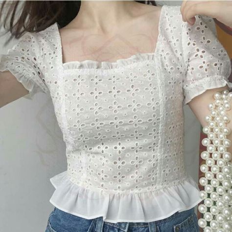 Hakoba Tops Casual, Hakoba Top Designs, Hakoba Tops, Korean Tops Blouse, Unique Tops For Women, Croptop Aesthetic Outfit, Hakoba Blouse, White Dress Ideas, Traditional Dresses Designs