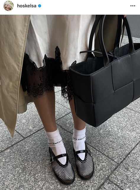 Allison Bornstein, Post Baby Fashion, Outfit Minimalista, Ballet Flats Outfit, Socks For Flats, Summer Fashion Accessories, Sweet Clothes, Flats Outfit, Fall Outfits For Work