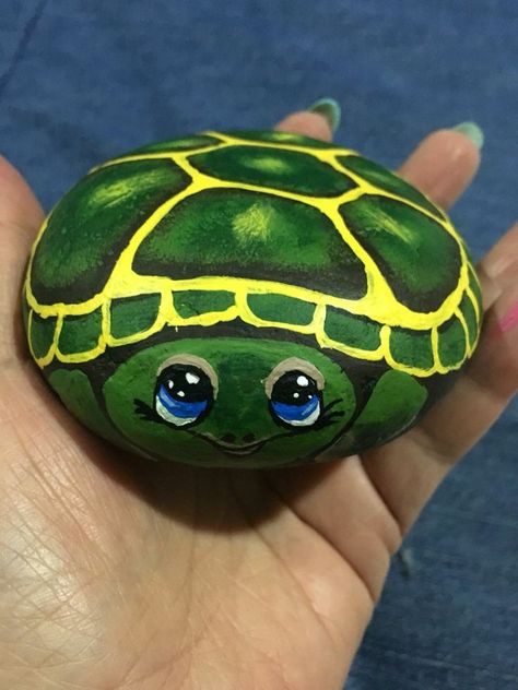 Turtle Painted Rocks, Turtle Rock, Garden Rock Art, Diy Rock Art, Painted Rock Animals, Stone Art Painting, Painted Rocks Kids, Painted Rocks Craft, Painted Rocks Diy