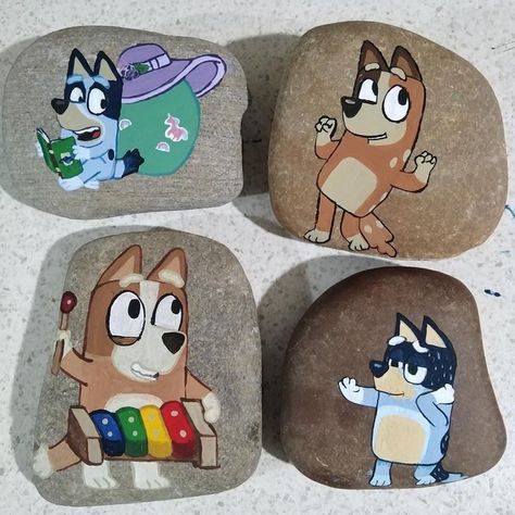 Labrador Silhouette, Rock People, Christmas Rocks, Painted River Rocks, Story Stones, Happy Stones, Christmas Rock, Rock Ideas, Rock Painting Art