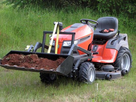 Small Garden Tractor, Compact Tractor Attachments, Garden Tractor Attachments, Yard Tractors, Lawn Mower Repair, Homemade Tractor, Landscaping Equipment, Tractor Idea, Tractor Loader