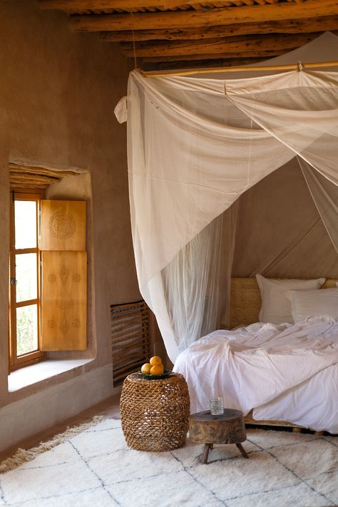 Bedroom Minimalist Aesthetic, Spanish Bedroom, Sleeping Room Design, Barn Bedrooms, Earthy Home, Bedroom Minimalist, Casa Country, Welcome To My House, House Design Pictures